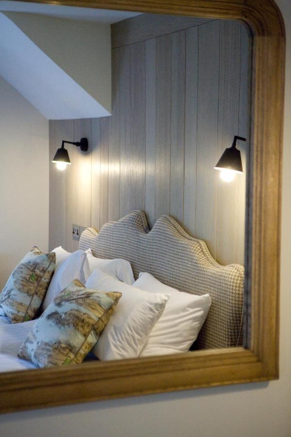Saracens Head Hotel เบดด์เกอเลิร์ท ภายนอก รูปภาพ